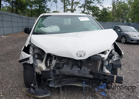 2012 Toyota Sienna Base 7 Passenger из США, поврежденный, VIN 5TDKA3DC1CS011697